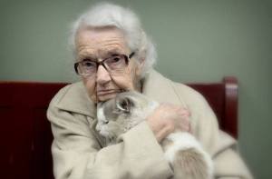 m-WOMAN-WITH-CAT-980x645