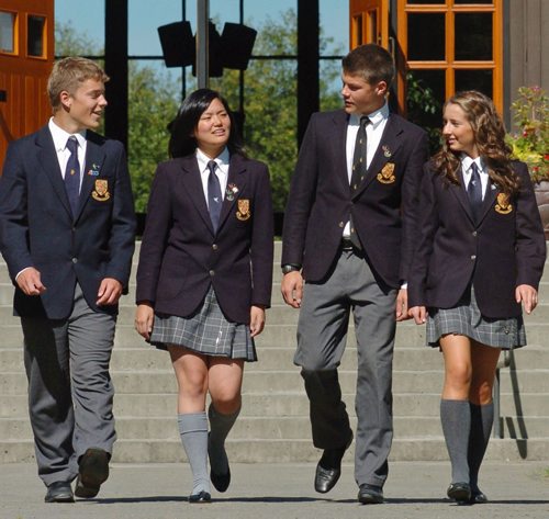 Shawnigan Lake, BC- Spet 13/08- - UNIFORMS - Shawnigan Lake School students, from left, Owen Samuel, 16 years old, Katherine Lin, 17 years,  David Basche, 18 years and  Maddie McLeod, 17 years, all grade 12 students at the Vancouver Island private school, chat after lunch on the campus. For Private School Supplement on uniforms. Photograph by Diana Nethercott