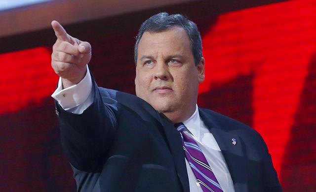 ChrisChristiePointing640