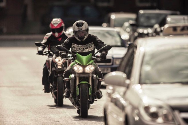Commuting-traffic-motorcycle